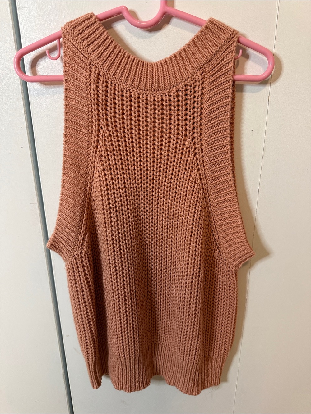Sleeveless Chunky Knit Vest in Dusty Rose